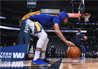 under armour curry 4 low勇士隊(duì)藍(lán)金配色會(huì)發(fā)售嗎？