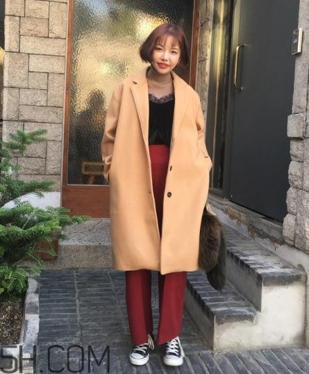 駝色內(nèi)搭配什么外套？駝色內(nèi)搭怎么搭配外套？