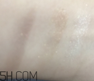 眼影可以帶上飛機(jī)嗎？眼影可以托運(yùn)嗎？