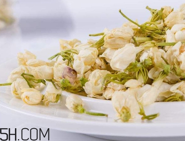 喝茉莉花茶有什么功效？茉莉花茶搭配什么沖泡好