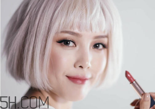 女生怎樣學(xué)會(huì)快速化妝？新手化妝需要的基本用品