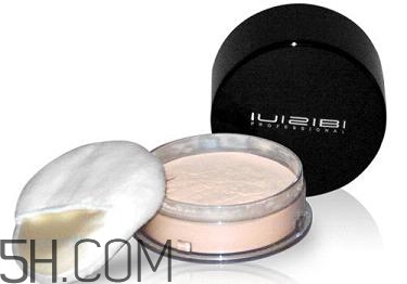 女生怎樣學(xué)會(huì)快速化妝？新手化妝需要的基本用品
