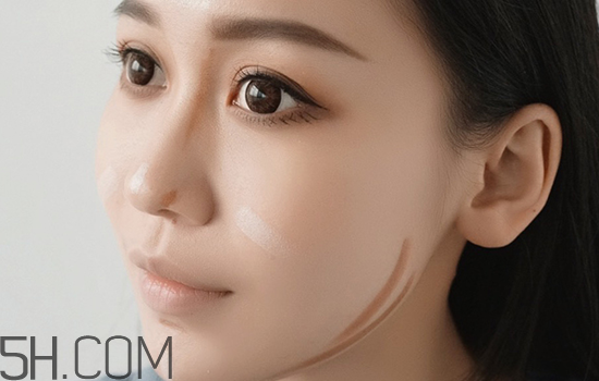 秋冬適合什么妝容？怎樣涂口紅好看？
