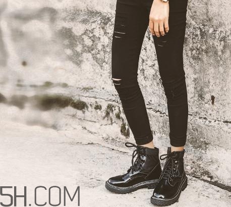 馬丁靴硬皮好還是軟皮好？馬丁靴皮子太硬怎么辦？