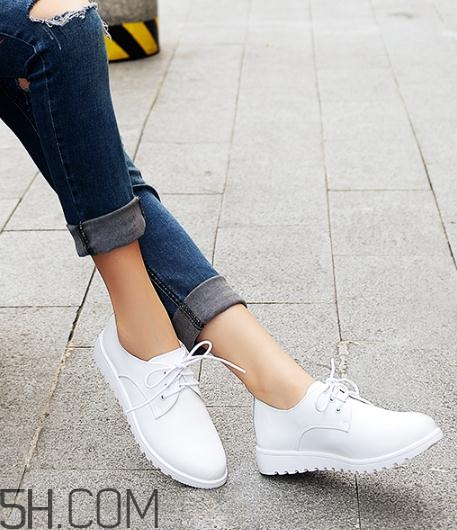 白色皮鞋染上顏色怎么辦？白色皮鞋染色怎么清洗？