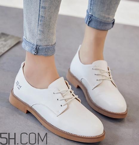 白色皮鞋染上顏色怎么辦？白色皮鞋染色怎么清洗？