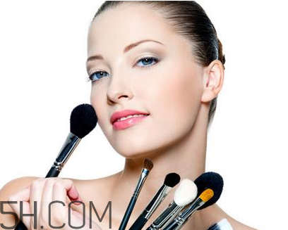 遮瑕膏有什么副作用？遮瑕膏和bb霜的區(qū)別