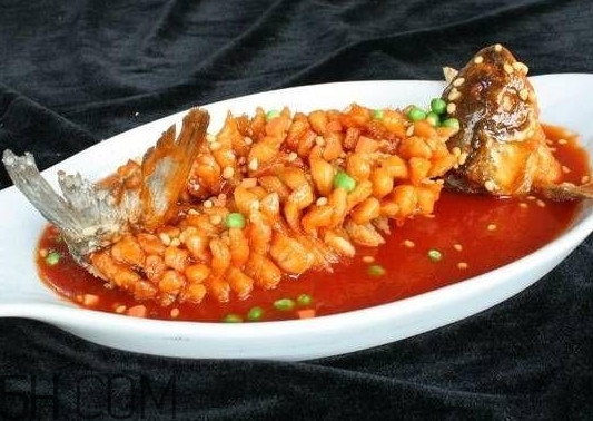 松鼠魚為什么叫松鼠魚？松鼠魚是什么魚做的