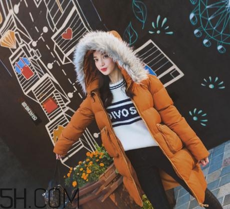 羽絨服用什么洗滌劑？洗羽絨服用洗衣粉還是洗衣液？