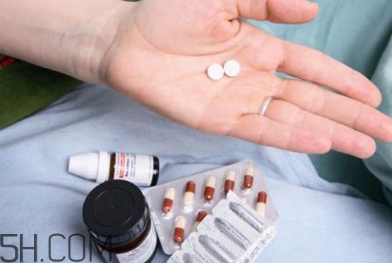 退燒藥吃多了會(huì)怎樣？退燒藥吃了多久會(huì)退燒