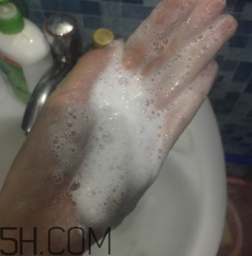 露得清綿密洗面奶怎么樣？露得清綿密洗面奶好用嗎？