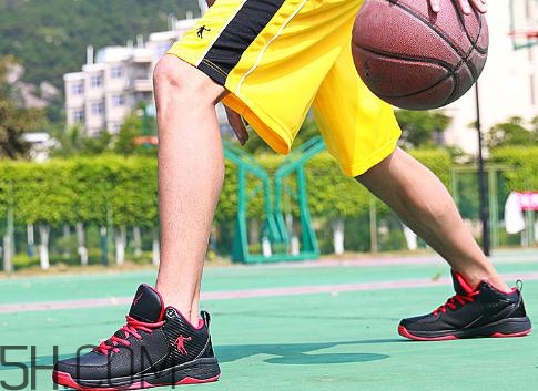 籃球鞋高幫好還是低幫好？籃球鞋高幫和低幫的區(qū)別