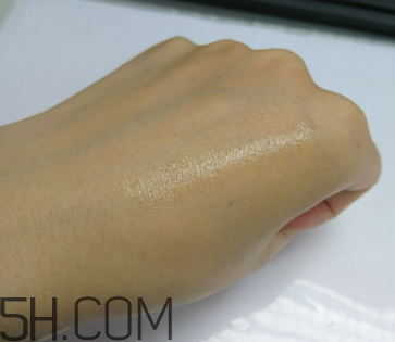 小蜜蜂細(xì)致修護(hù)唇膏怎么樣？好用嗎？