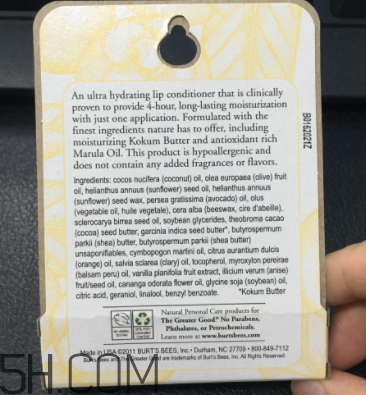 小蜜蜂細致修護唇膏很油嗎？夏天用合適嗎？