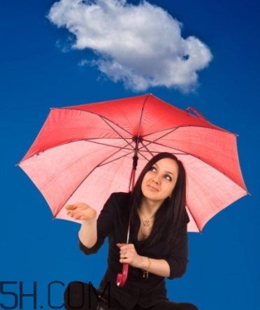 女生說(shuō)記得帶傘什么意思？女生說(shuō)雨傘什么意思？