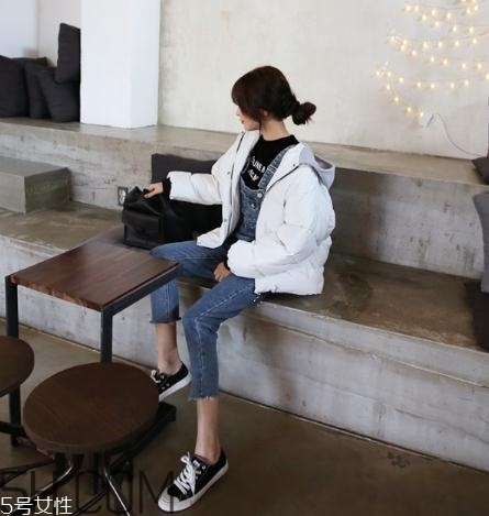 白色羽絨服怎么搭配？白色羽絨服搭配圖片