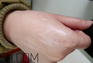 御泥坊黑玫瑰潔面乳怎么樣？御泥坊黑玫瑰潔面乳好用嗎？