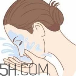 怎么用卸妝油不傷皮膚？卸妝油使用注意事項