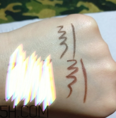 稚優(yōu)泉眼線膠筆好用嗎？稚優(yōu)泉眼線膠筆和眼線液筆哪個(gè)好