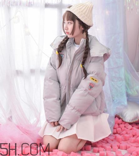 面包服是羽絨服嗎？面包服和羽絨服的區(qū)別