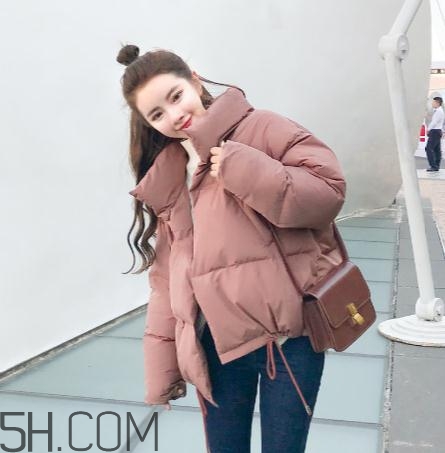 面包服是羽絨服嗎？面包服和羽絨服的區(qū)別