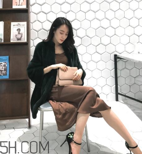 水貂絨毛衣會(huì)起球嗎？水貂絨起球怎么辦？