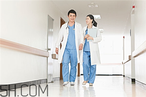 牙周炎跟腎虛有關(guān)系嗎？牙周炎跟上火有關(guān)系嗎？