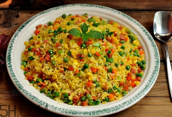 蛋炒飯和揚(yáng)州炒飯有什么區(qū)別？蛋炒飯是發(fā)物嗎