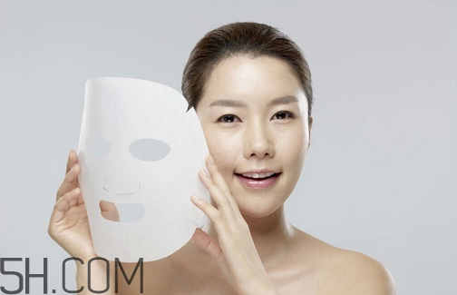 敷睡眠面膜臉刺痛怎么回事？閉口粉刺可以用面膜嗎？