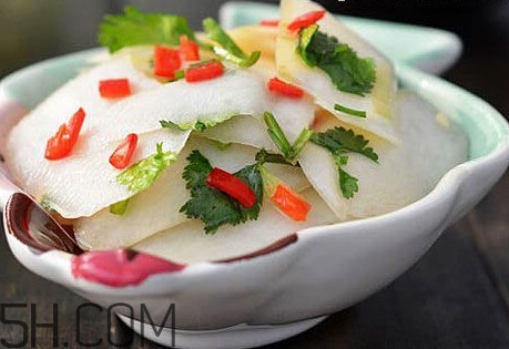 糖醋蘿卜皮怎么做？怎么用菜刀削蘿卜皮和薄蘿卜片