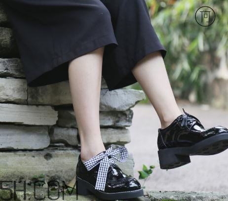 漆皮皮鞋起皮怎么處理？鞋子漆皮掉了怎么辦？