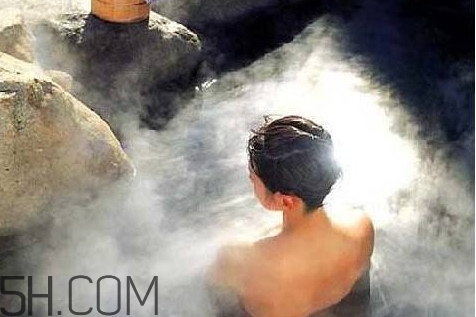 什么情況下不能泡溫泉？女人泡溫泉要注意什么