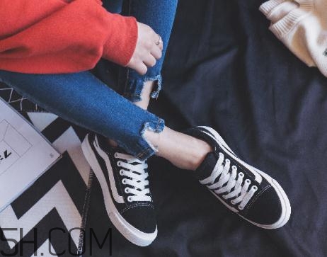 板鞋可以用來(lái)跑步嗎？板鞋可以打籃球嗎？