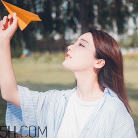 女人說失眠暗示什么？女生說失眠怎么回答