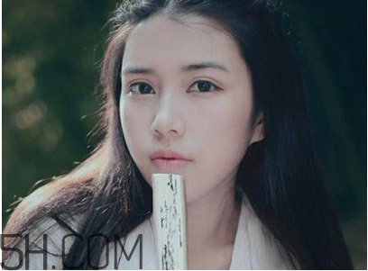 粉餅和散粉哪個(gè)定妝效果好？定妝粉和定妝粉餅的使用方法