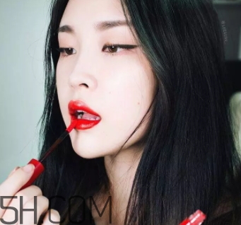 阿瑪尼408多少錢(qián)？阿瑪尼限量簽名紅管408專(zhuān)柜價(jià)格