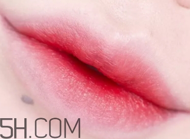 阿瑪尼408多少錢(qián)？阿瑪尼限量簽名紅管408專(zhuān)柜價(jià)格