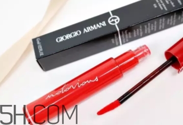 阿瑪尼408多少錢(qián)？阿瑪尼限量簽名紅管408專(zhuān)柜價(jià)格