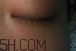 瑜尊睫毛增長(zhǎng)液好用嗎？瑜尊睫毛增長(zhǎng)液和水草花木哪個(gè)好