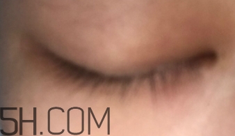 瑜尊睫毛增長(zhǎng)液好用嗎？瑜尊睫毛增長(zhǎng)液和水草花木哪個(gè)好