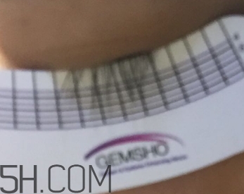 瑜尊睫毛增長(zhǎng)液好用嗎？瑜尊睫毛增長(zhǎng)液和水草花木哪個(gè)好