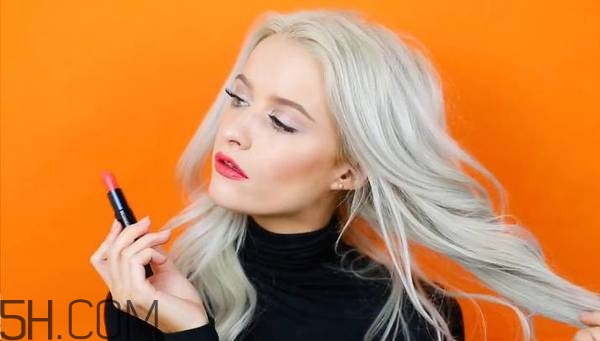 紀(jì)梵希新版禁忌之吻有哪些色號？紀(jì)梵希禁忌之吻霓虹唇膏試色