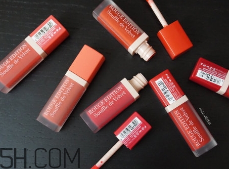 妙巴黎舒芙蕾和天鵝絨區(qū)別 妙巴黎舒芙蕾唇釉和天鵝絨唇釉對(duì)比 妙巴黎舒芙蕾和天鵝絨區(qū)別 妙巴黎舒芙蕾唇釉和天鵝絨唇釉對(duì)比