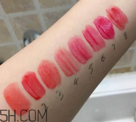 妙巴黎舒芙蕾和天鵝絨區(qū)別 妙巴黎舒芙蕾唇釉和天鵝絨唇釉對(duì)比 妙巴黎舒芙蕾和天鵝絨區(qū)別 妙巴黎舒芙蕾唇釉和天鵝絨唇釉對(duì)比