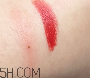 mac小辣椒干不干？mac小辣椒是滋潤還是啞光