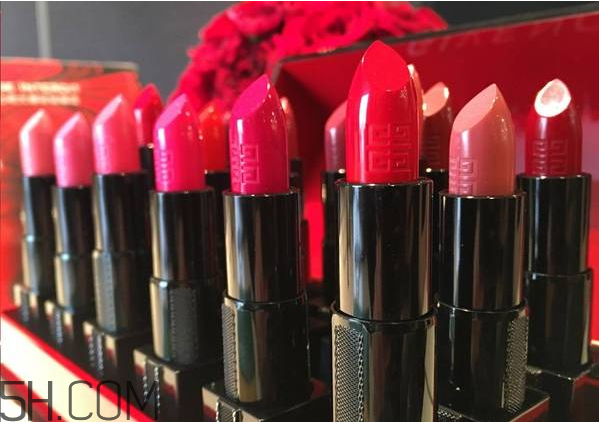 紀(jì)梵希新版禁忌之吻有哪些色號？紀(jì)梵希禁忌之吻霓虹唇膏試色