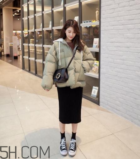 棉服配裙子好看嗎？棉衣配什么裙子好？