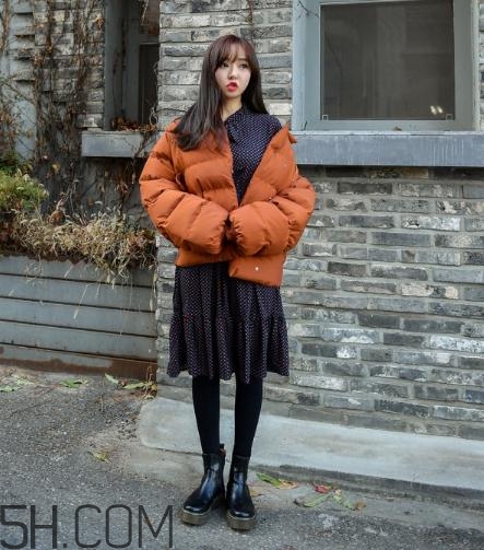 棉服配裙子好看嗎？棉衣配什么裙子好？