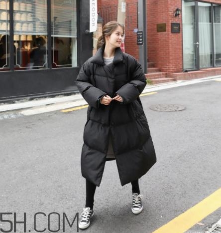 黑色面包服怎么搭配？黑色面包服搭配圖片