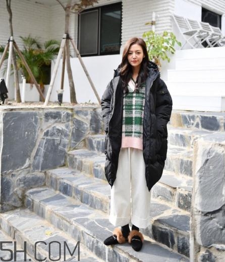 黑色面包服怎么搭配？黑色面包服搭配圖片